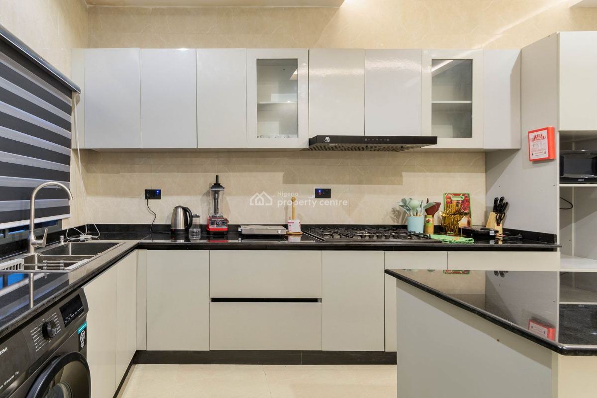 Luxuriously Furnished 3 Bedroom Apartment, Phase 1, Lekki, Lagos, Flat / Apartment Short Let