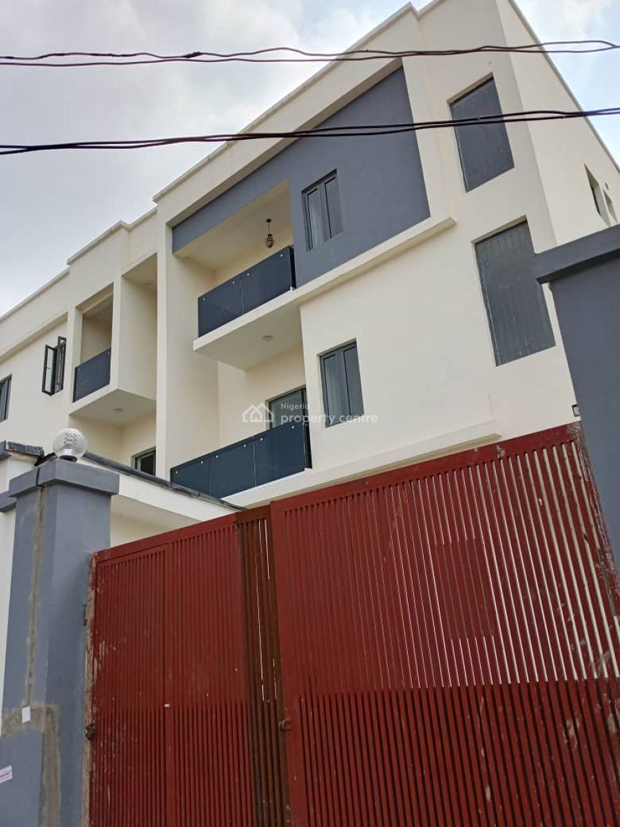 a Decently Finished 4 Bedroom Semi-detached House with Bq, Obanikoro, Shomolu, Lagos, Semi-detached Duplex for Sale