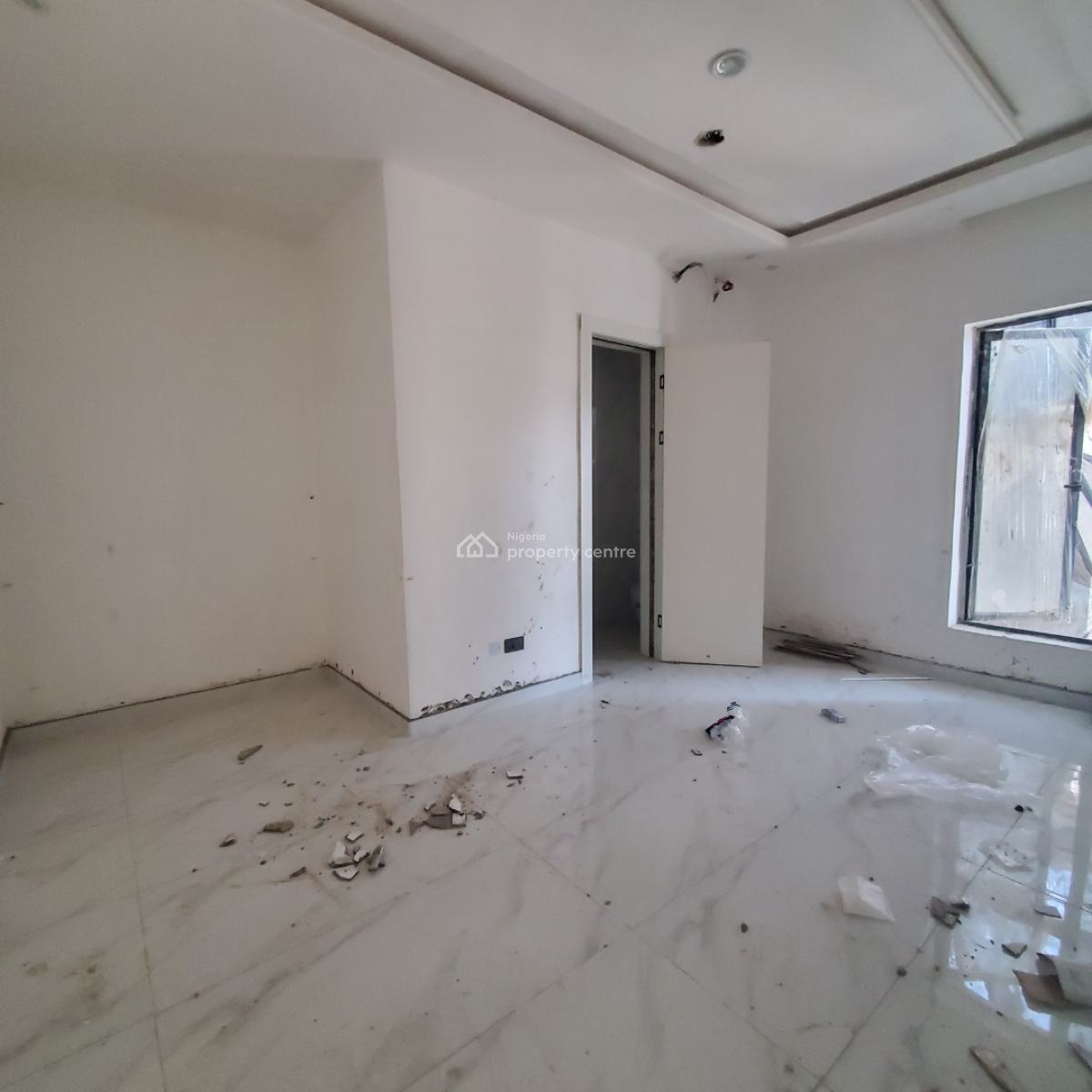 Excellent 2 Bedroom Apartment with an Elevator, Lekki Phase 1, Lekki, Lagos, Flat / Apartment for Sale