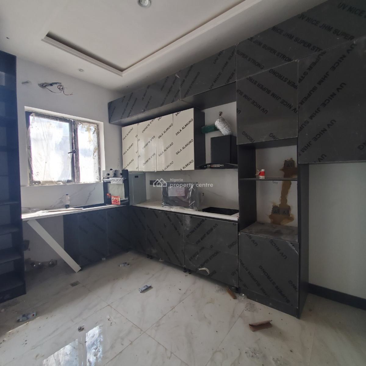 Excellent 2 Bedroom Apartment with an Elevator, Lekki Phase 1, Lekki, Lagos, Flat / Apartment for Sale