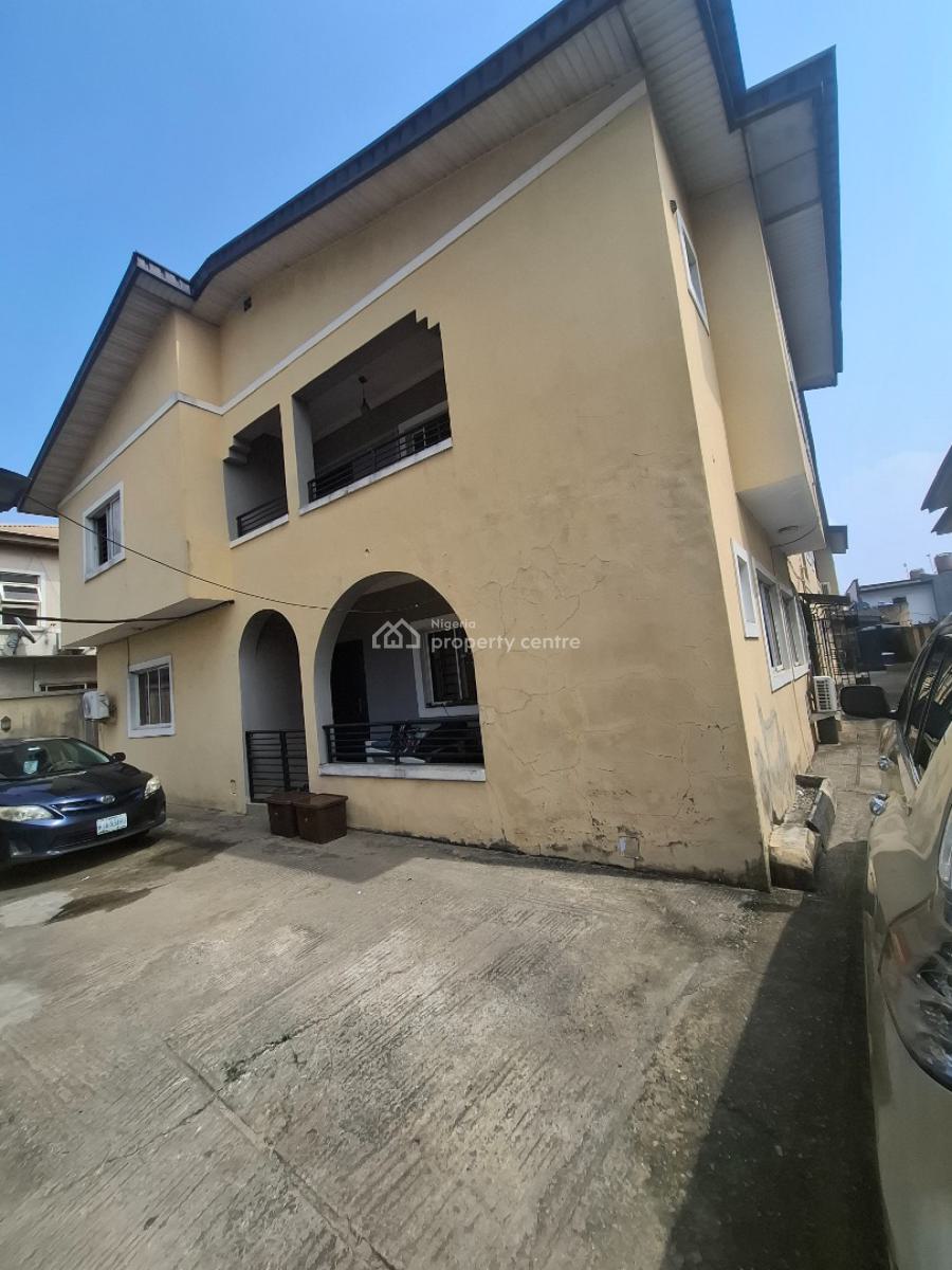 Massive 4 Bedroom Flat, Gra Phase 2, Magodo, Lagos, Flat / Apartment for Rent