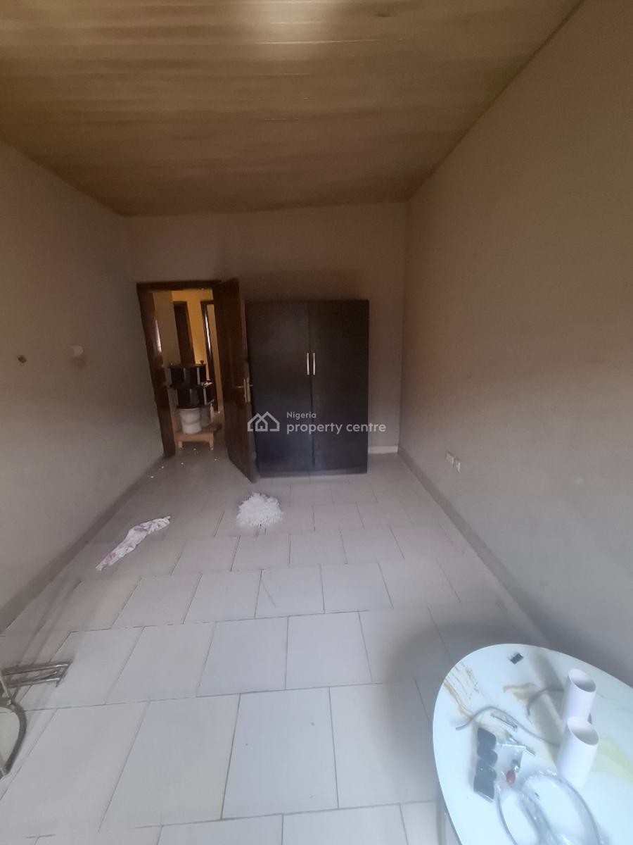 Massive 4 Bedroom Flat, Gra Phase 2, Magodo, Lagos, Flat / Apartment for Rent