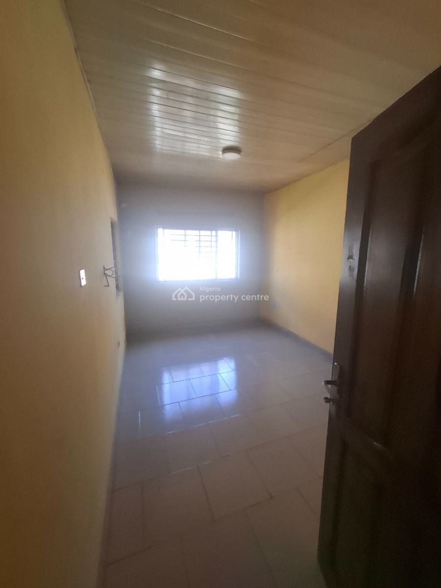 Massive 4 Bedroom Flat, Gra Phase 2, Magodo, Lagos, Flat / Apartment for Rent