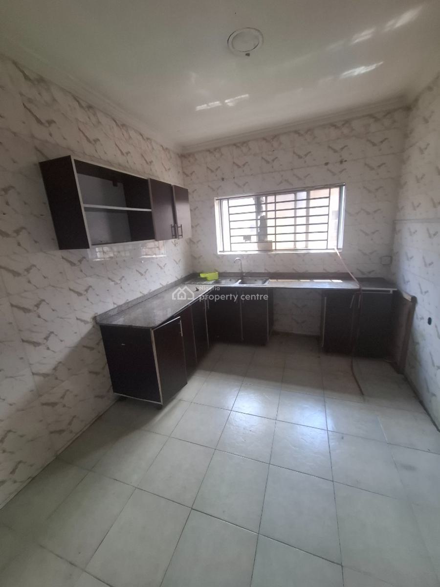 Massive 4 Bedroom Flat, Gra Phase 2, Magodo, Lagos, Flat / Apartment for Rent