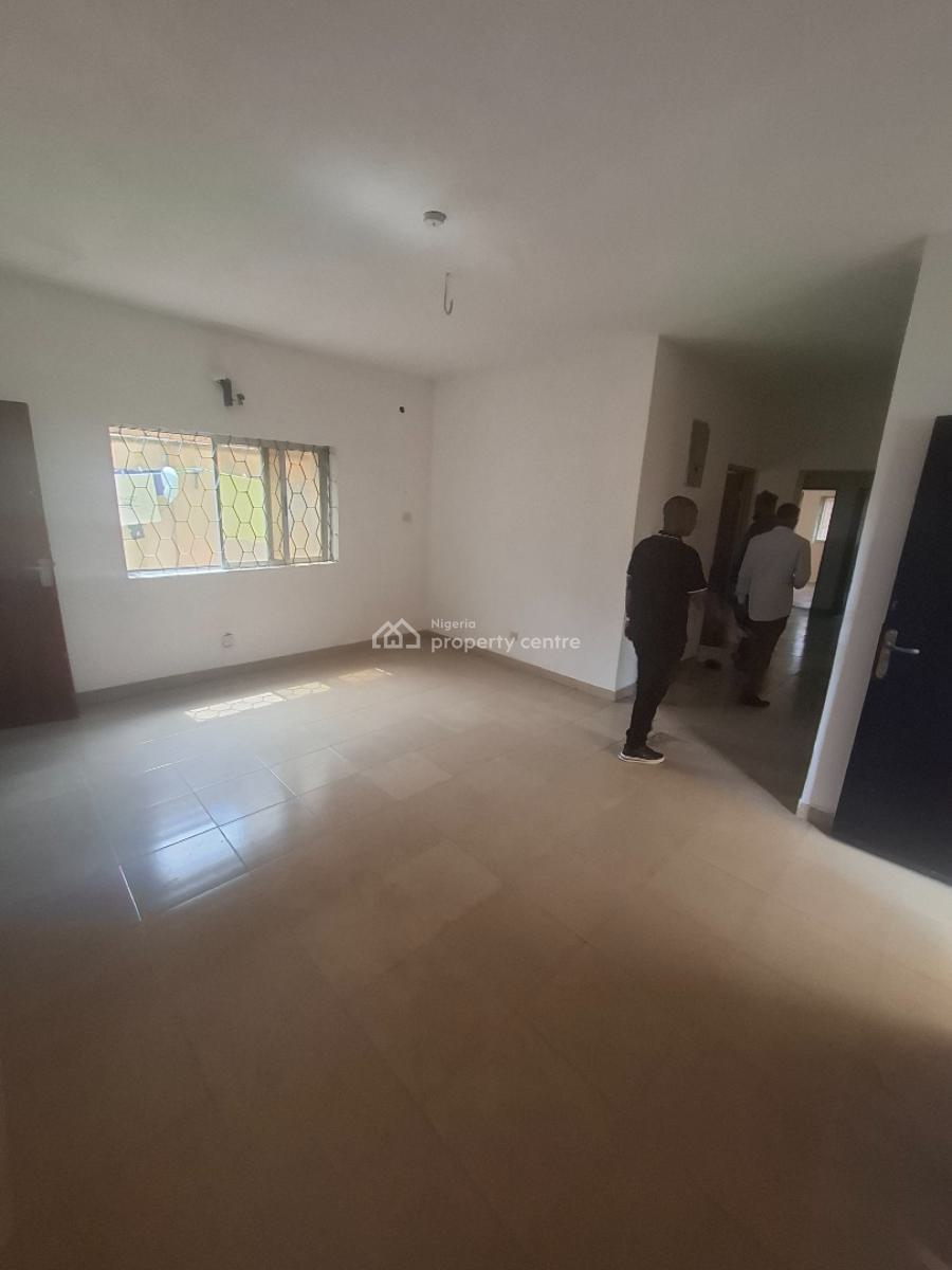 Massive 4 Bedroom Flat, Gra Phase 2, Magodo, Lagos, Flat / Apartment for Rent