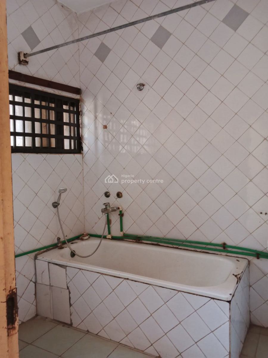 Standard Three Bedrooms Flat, Wuse 2, Abuja, Flat / Apartment for Rent