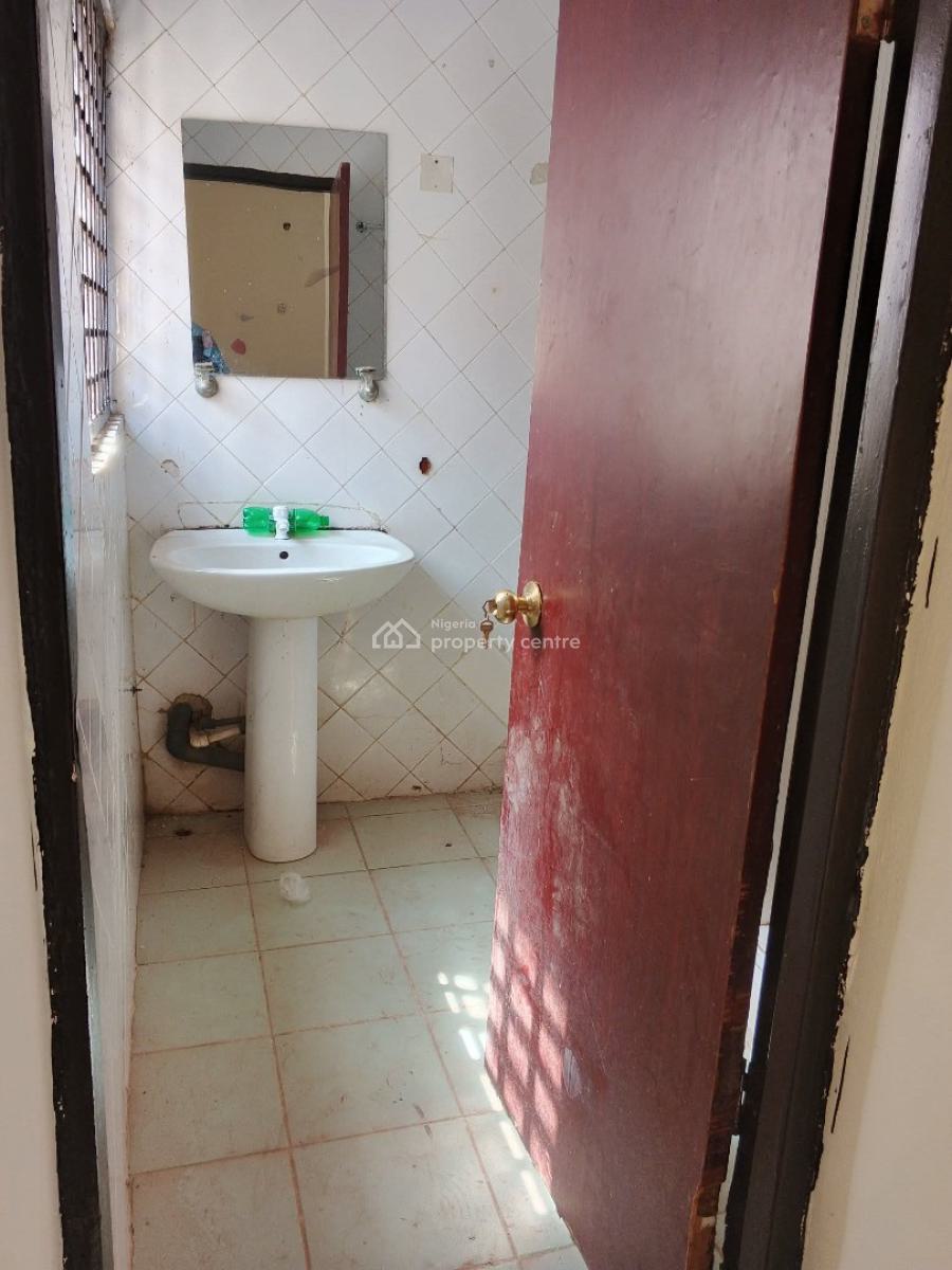 Standard Three Bedrooms Flat, Wuse 2, Abuja, Flat / Apartment for Rent