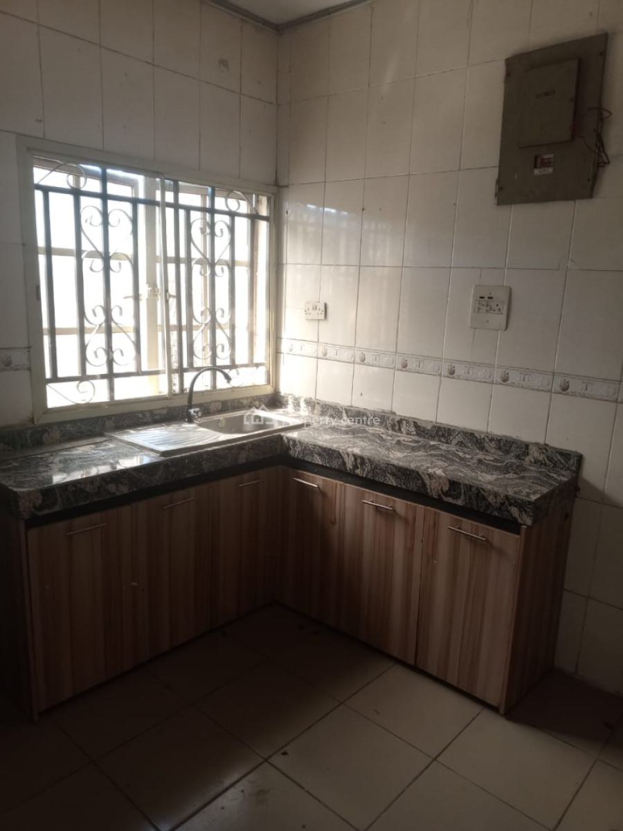 Executive Spacious Big 3 Bedroom Flat Apartment, Akowonjo, Egbeda, Alimosho, Lagos, Flat / Apartment for Rent