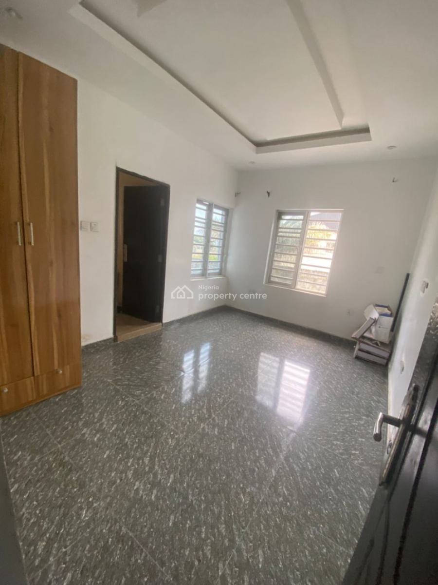 Spacious 2 Bedroom Flat Apartment, Lekki Phase 1, Lekki, Lagos, Flat / Apartment for Rent