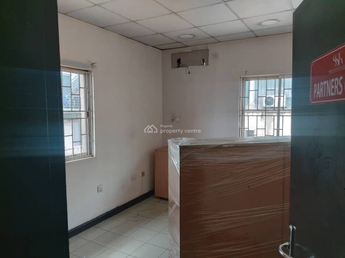 Beautiful 2 Bedroom Apartment with Gym and Pool, Periwinkle Estate, Lekki Phase 1, Lekki, Lagos, Flat / Apartment for Rent