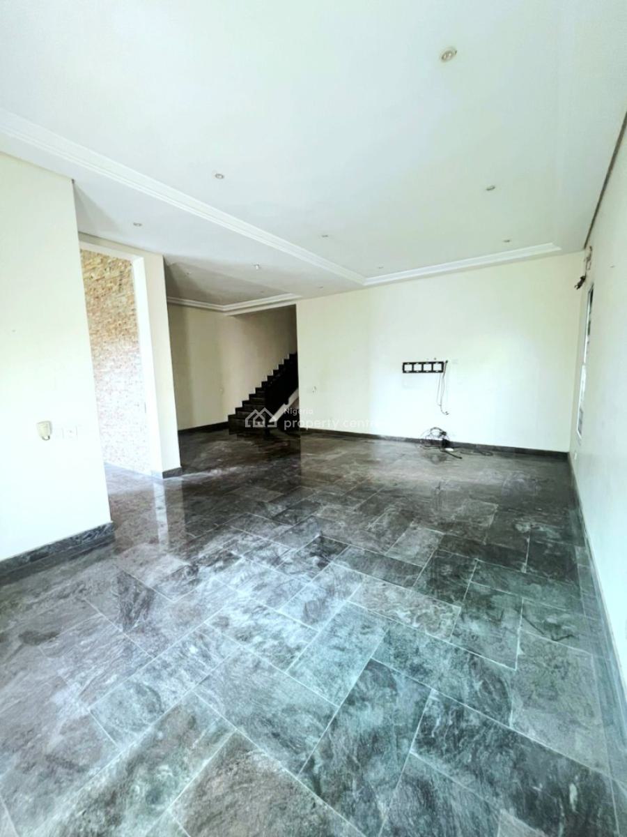 Well Maintained 4 Bedroom Duplex, Lekki Phase 1, Lekki, Lagos, Office Space for Rent