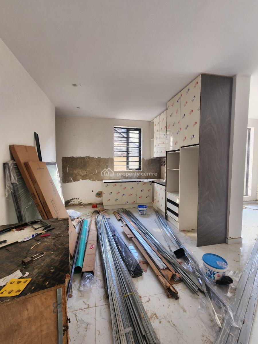 Lovely 2 Bedroom Apartment in a Prime Location, Lekki Phase 1, Lekki, Lagos, Flat / Apartment for Sale