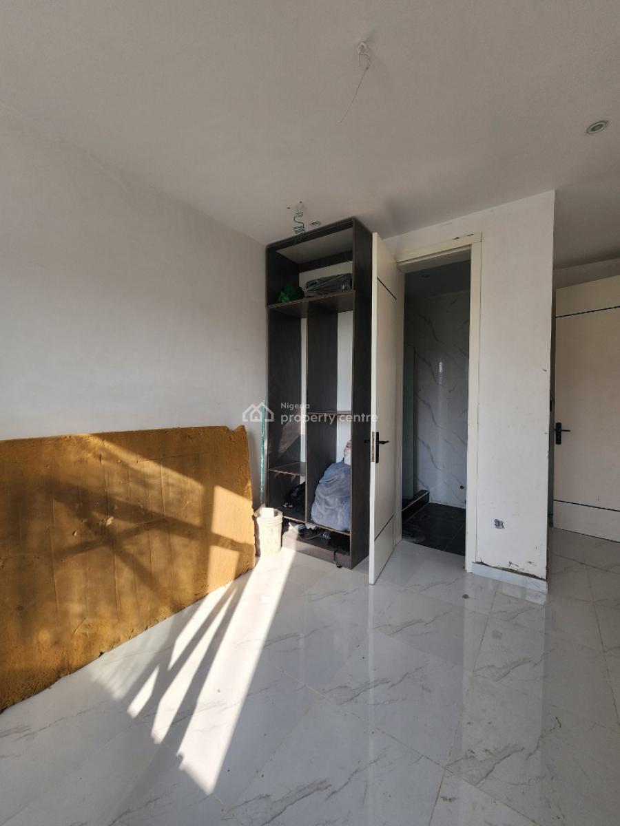 Lovely 2 Bedroom Apartment in a Prime Location, Lekki Phase 1, Lekki, Lagos, Flat / Apartment for Sale