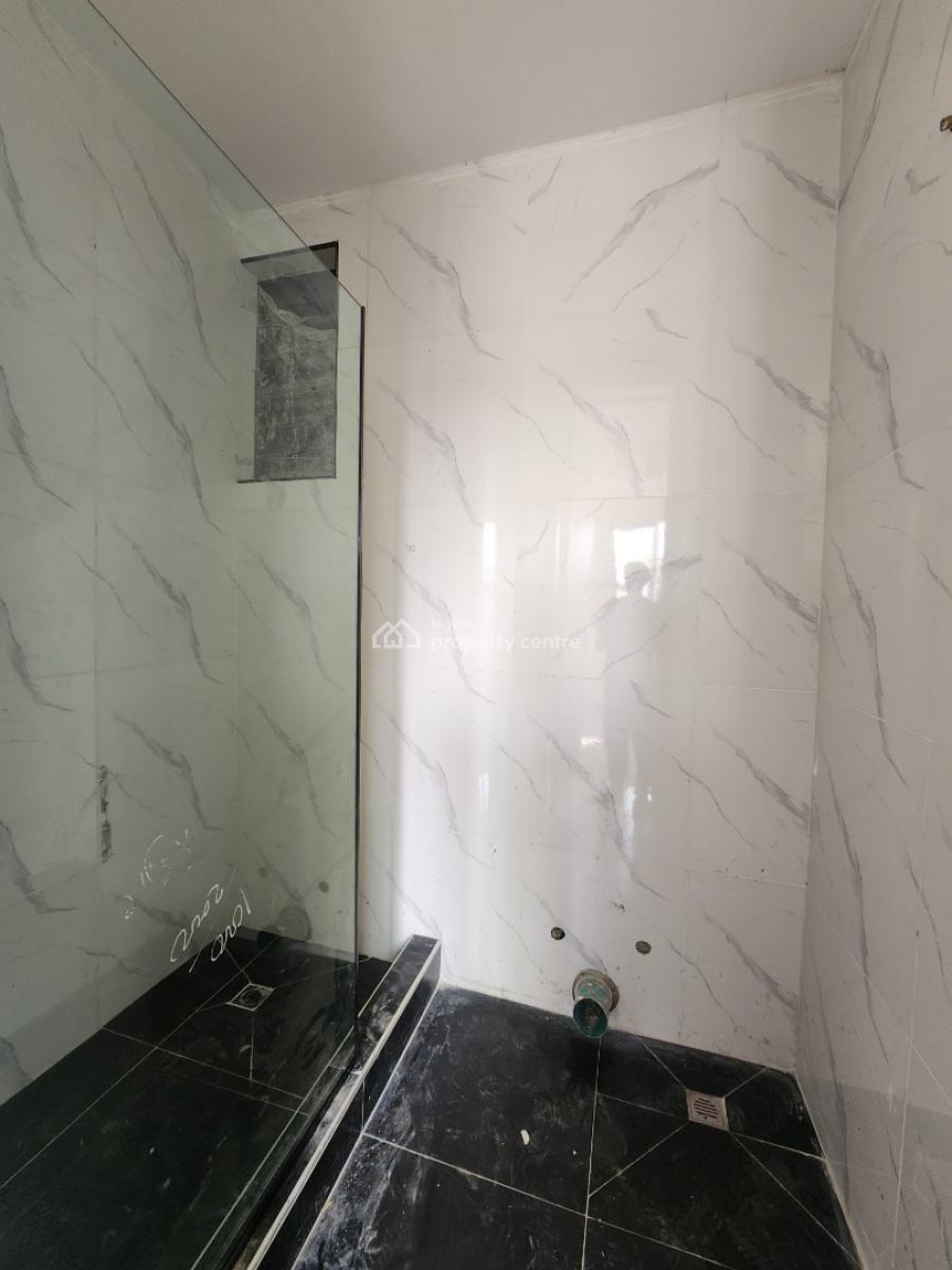 Lovely 2 Bedroom Apartment in a Prime Location, Lekki Phase 1, Lekki, Lagos, Flat / Apartment for Sale