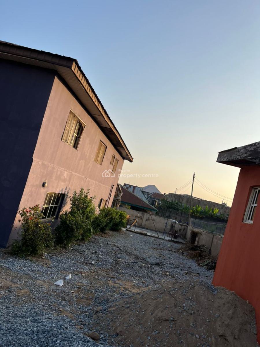 Luxury 10  Unit of 2 Bedroom with a Unit Duplex, Ibadan, Oyo, Flat / Apartment for Sale