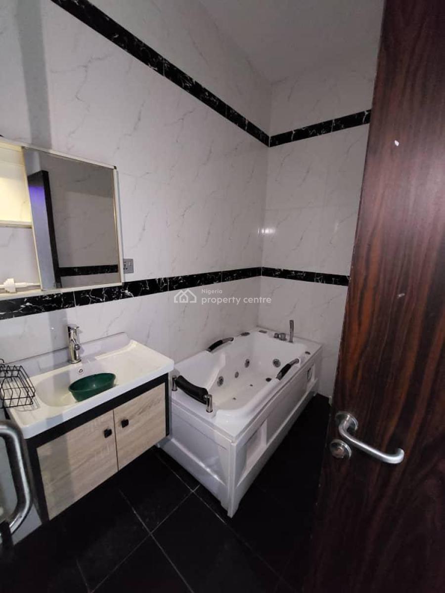 Fully Furnished Master Bedroom + Shared Kitchen, Orchid Road, Lekki, Lagos, Flat / Apartment for Rent