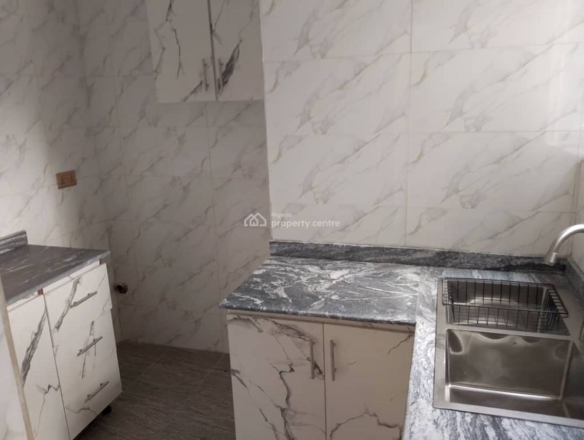 2 Bedroom Flat, Anthony, Maryland, Lagos, Office Space for Rent