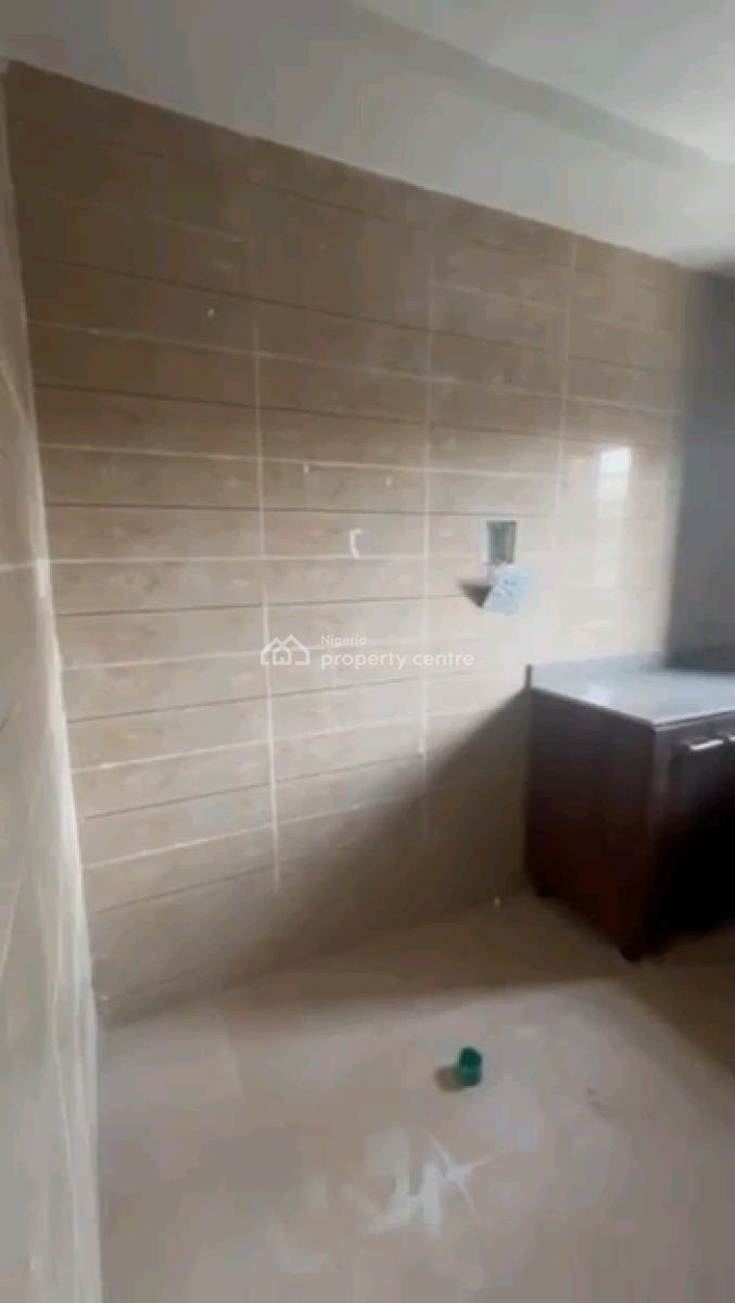 Newly Built Units of  2 Bedroom Upstairs and Downstairs, Ojuelegba, Surulere, Lagos, Flat / Apartment for Rent