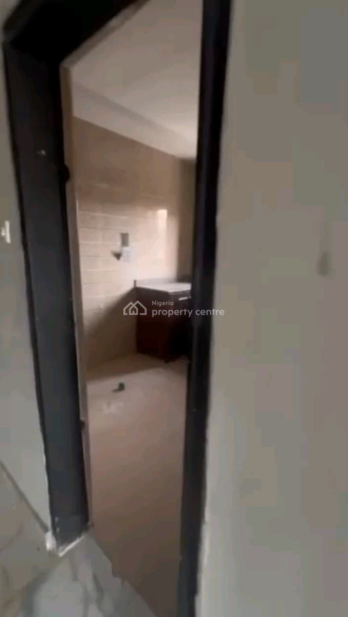 Newly Built Units of  2 Bedroom Upstairs and Downstairs, Ojuelegba, Surulere, Lagos, Flat / Apartment for Rent