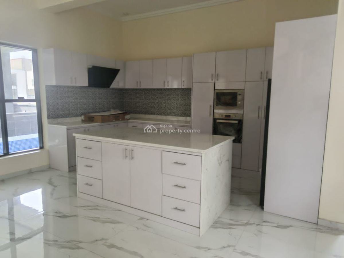 Newly Renovated 3 Bedroom Apartment, Lekki Phase 1, Lekki, Lagos, Flat / Apartment for Rent