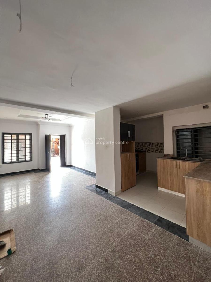 Spacious Well Maintain 2 Bedroom Apartment with Bq, Lekki Phase 1, Lekki, Lagos, Flat / Apartment for Rent