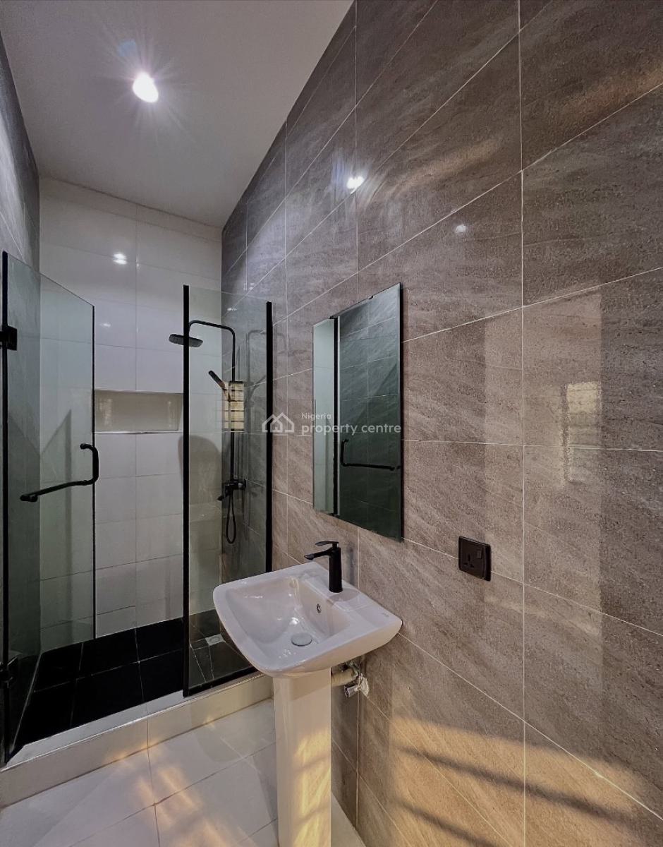 Lovely 3 Bedroom Apartment with Bq, Lekki Phase 1, Lekki Phase 1, Lekki, Lagos, Block of Flats for Sale