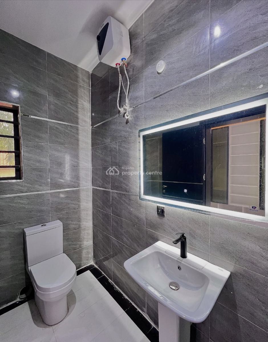 Lovely 3 Bedroom Apartment with Bq, Lekki Phase 1, Lekki Phase 1, Lekki, Lagos, Block of Flats for Sale