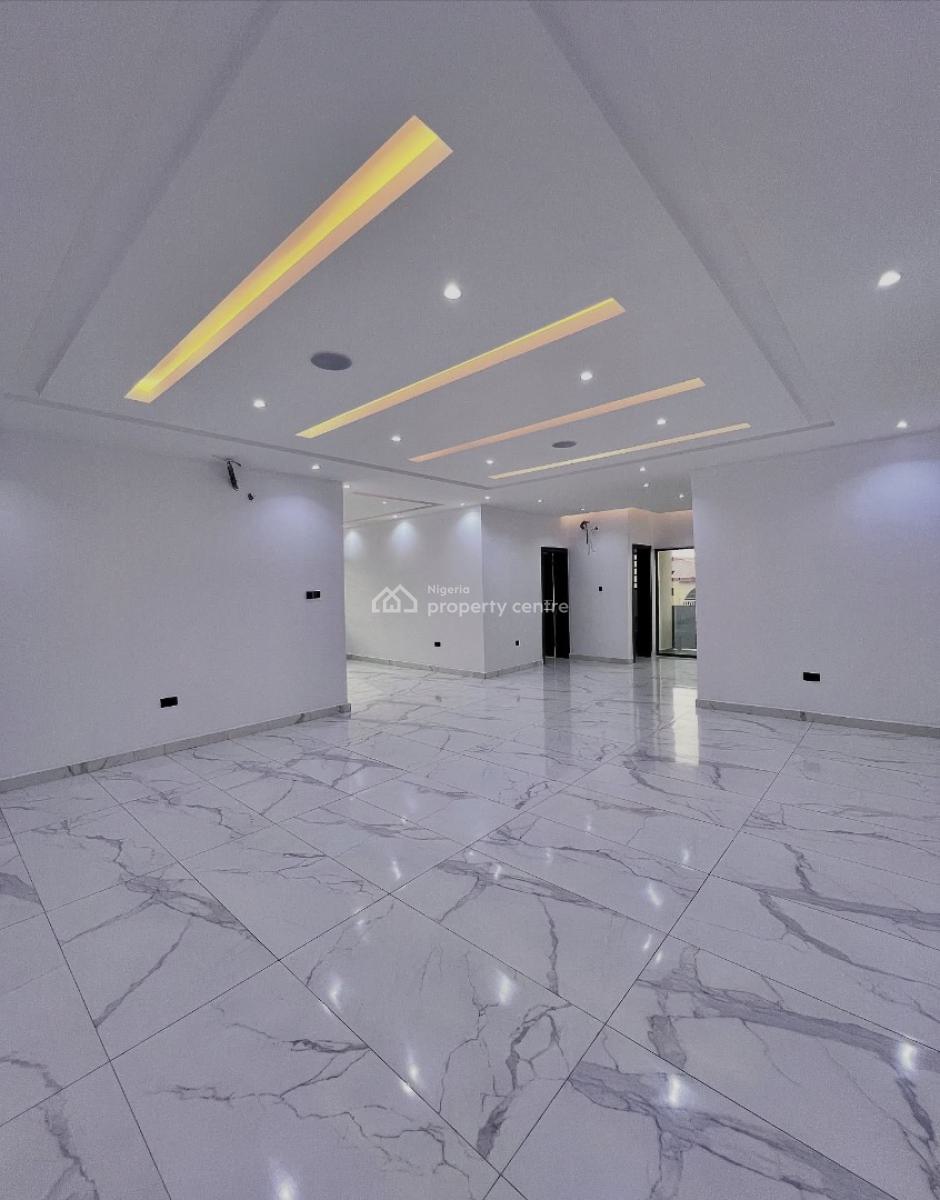 Lovely 3 Bedroom Apartment with Bq, Lekki Phase 1, Lekki Phase 1, Lekki, Lagos, Block of Flats for Sale