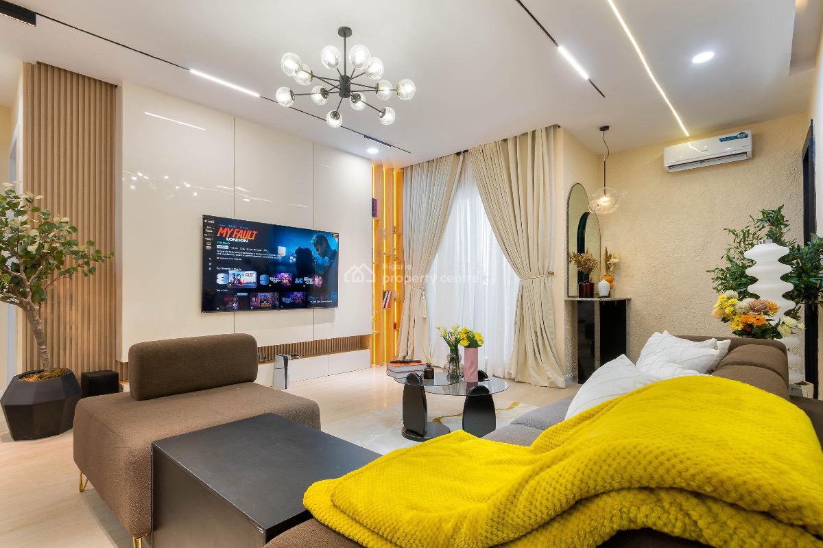 Lovely 🥰 2 Bedroom Apartment with Ps5, Swimming Pool  and Other a, Lekki Phase 1, Lekki, Lagos, House Short Let