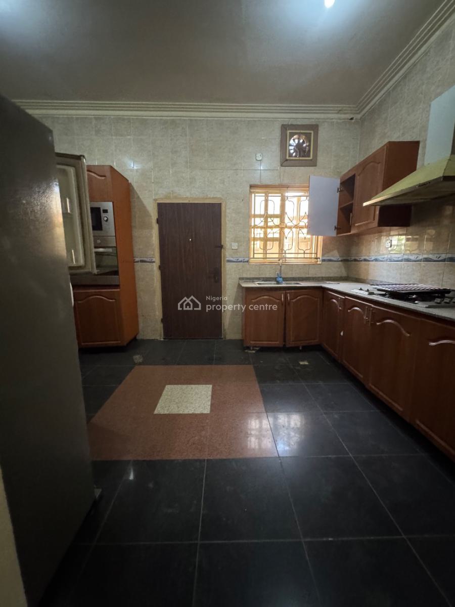 Well Spacious and Serviced 3bedrooms Flats with Boys Quarter., Maitama, Maitama District, Abuja, Flat / Apartment for Rent