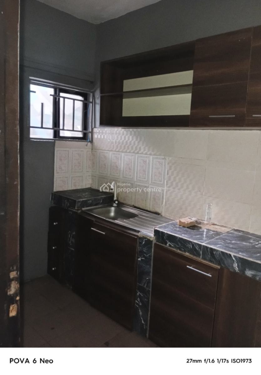 Executive and Super 4 Bedroom Flat, Off Randle Avenue, Surulere, Surulere, Lagos, Flat / Apartment for Rent