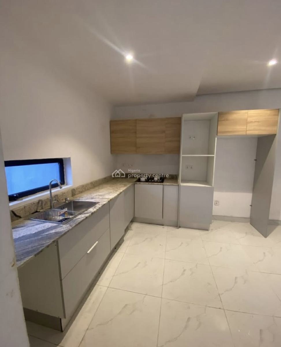Luxury and Spacious 2 Bedroom Maisonette, Lekki Phase 1, Lekki, Lagos, Flat / Apartment for Rent
