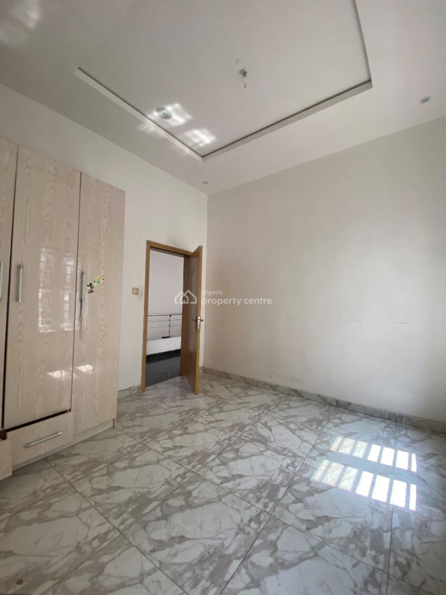 Single Room Available Upstairs in a Sheared Apartment, Oral Estate, Lekki Expressway, Lekki, Lagos, Flat / Apartment for Rent