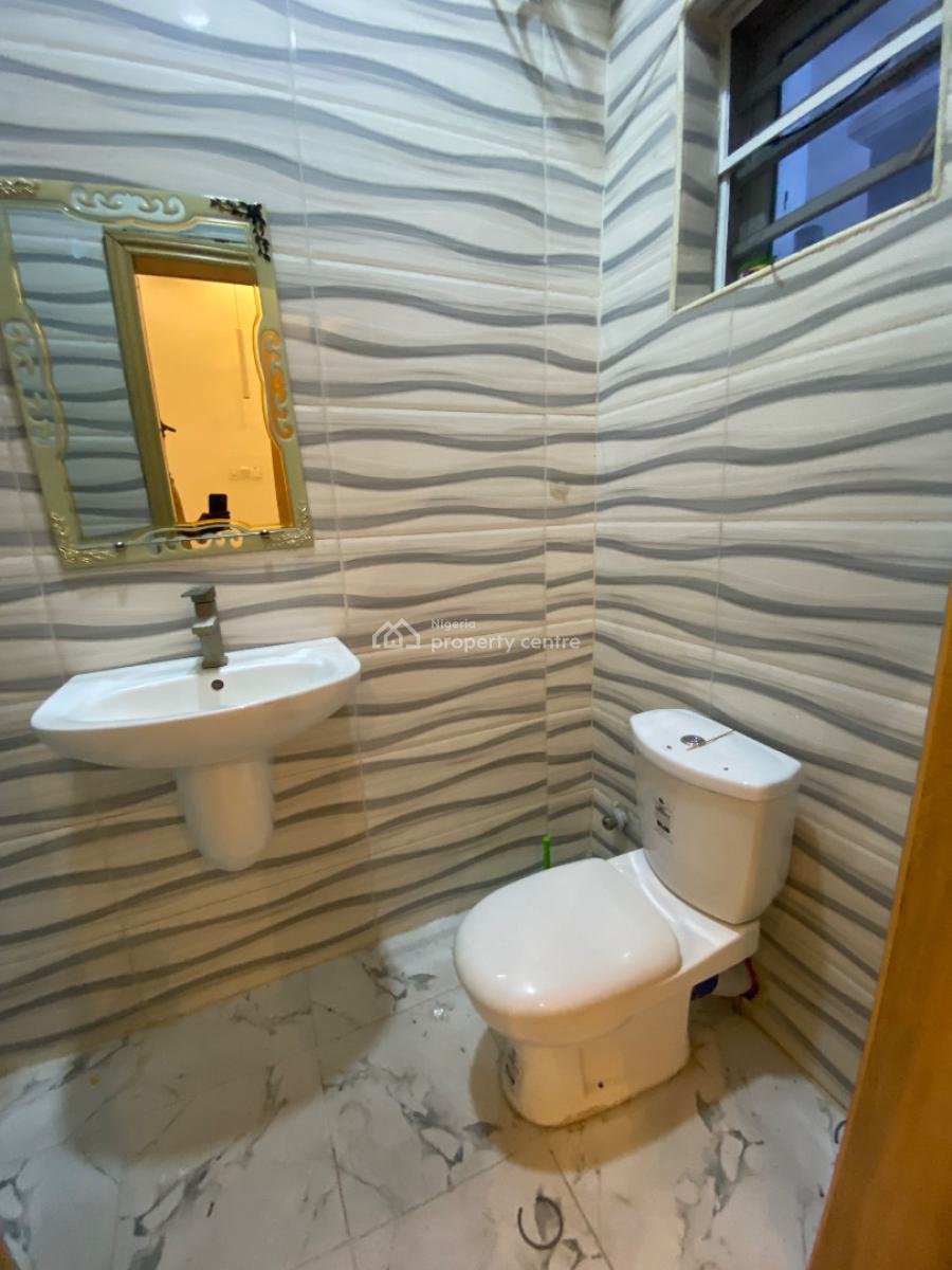 Single Room Available, Downstairs, Lekki Expressway, Lekki, Lagos, Flat / Apartment for Sale