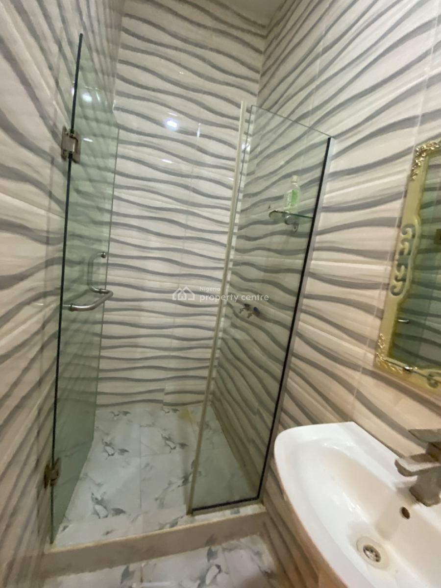 Single Room Available, Downstairs, Lekki Expressway, Lekki, Lagos, Flat / Apartment for Sale