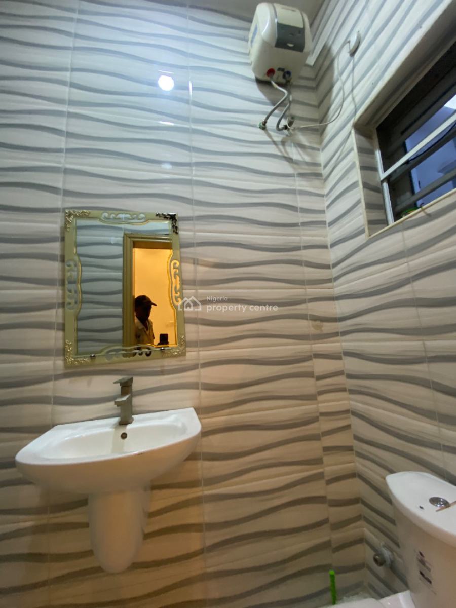 Single Room Available, Downstairs, Lekki Expressway, Lekki, Lagos, Flat / Apartment for Sale