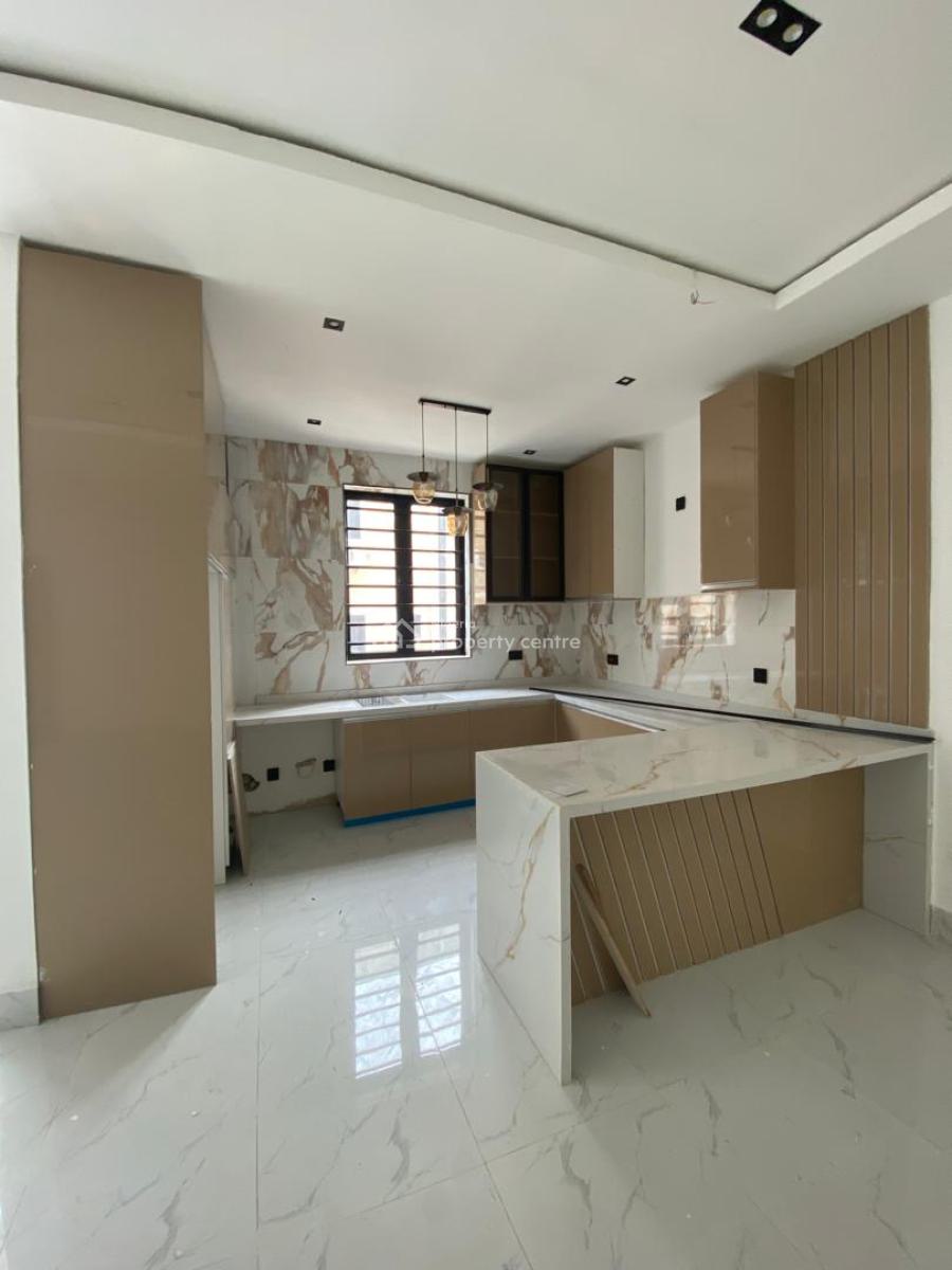 Beautifully Built 2 Bedroom Apartment, Lekki Phase 1, Lekki, Lagos, Flat / Apartment for Sale