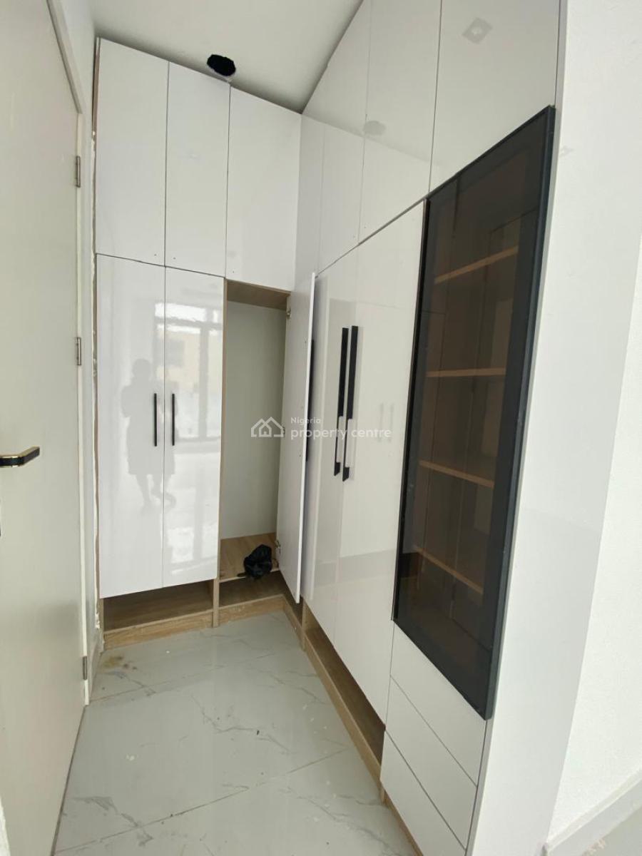 Beautifully Built 2 Bedroom Apartment, Lekki Phase 1, Lekki, Lagos, Flat / Apartment for Sale
