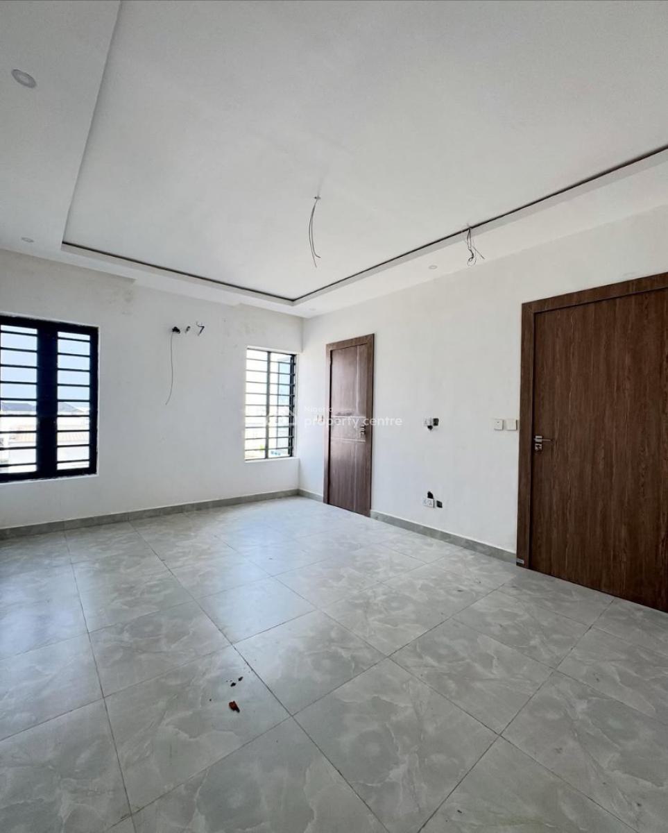 Spacious 3 Bedroom Apartment, Lekki, Lagos, Block of Flats for Sale