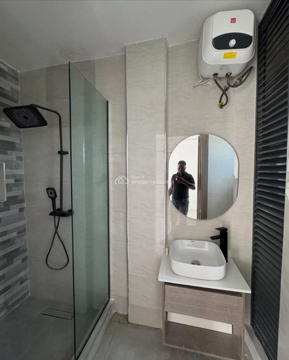Spacious 3 Bedroom Apartment, Lekki, Lagos, Block of Flats for Sale