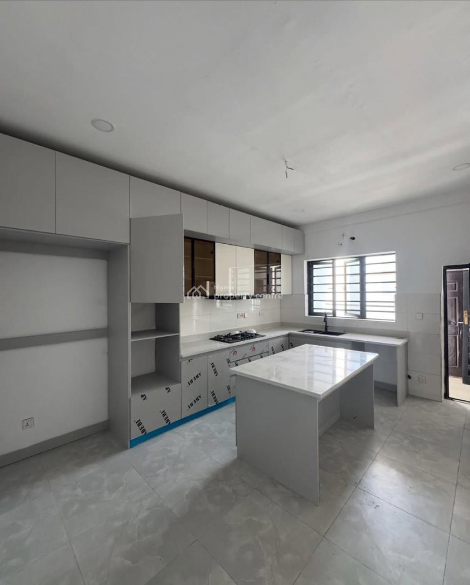 Spacious 2 Bedroom Apartment, Lekki, Lagos, Block of Flats for Sale