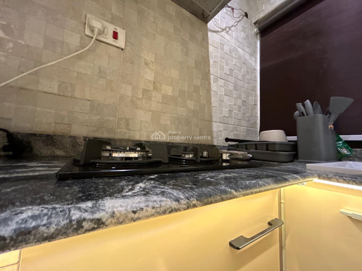 Beautiful One Bedroom Apartment with Pool and Rooftop Lounge, Phase 1, Lekki, Lagos, Mini Flat (room and Parlour) Short Let