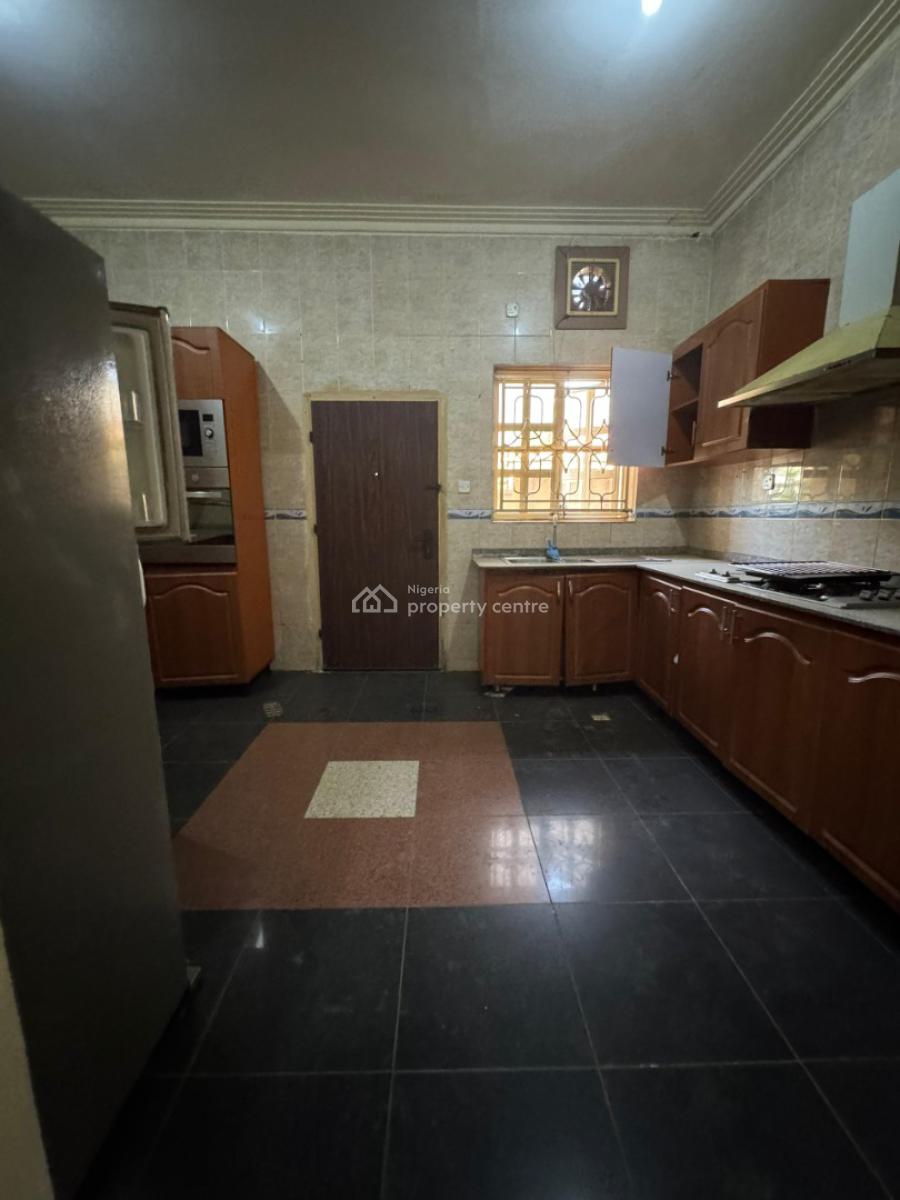 Standard 3 Bedroom Apartment, Maitama District, Abuja, Flat / Apartment for Rent
