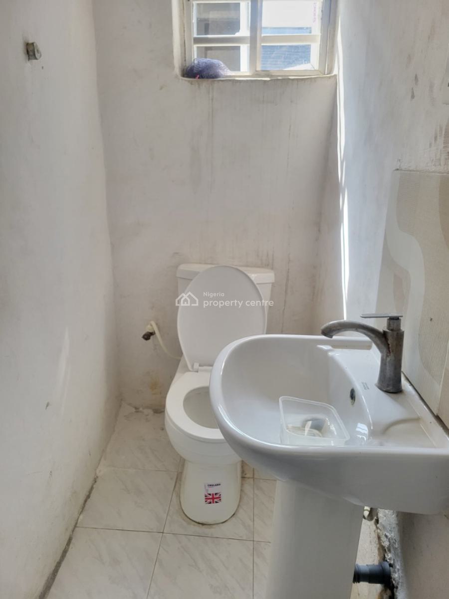 Sharp and Spacious 2 Bedroom Flat, Seaside Estate, Badore, Ajah, Lagos, Flat / Apartment for Rent