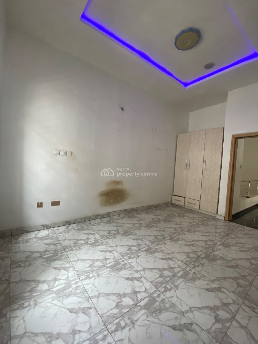 Single Room Upstairs in a Shared Apartment Available, Oral Estate, Lekki Expressway, Lekki, Lagos, Flat / Apartment for Rent