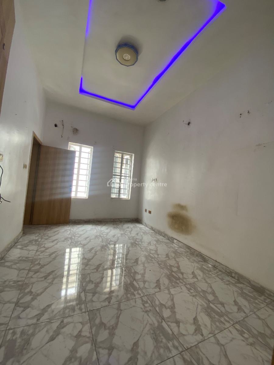 Single Room Upstairs in a Shared Apartment Available, Oral Estate, Lekki Expressway, Lekki, Lagos, Flat / Apartment for Rent