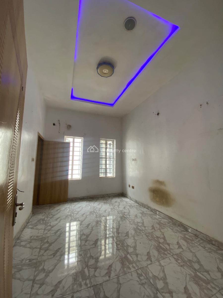 Single Room Upstairs in a Shared Apartment Available, Oral Estate, Lekki Expressway, Lekki, Lagos, Flat / Apartment for Rent