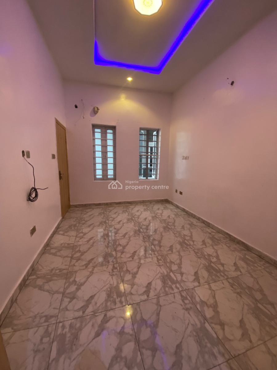 Single Room Upstairs in a Shared Apartment Available, Oral Estate, Lekki Expressway, Lekki, Lagos, Flat / Apartment for Rent