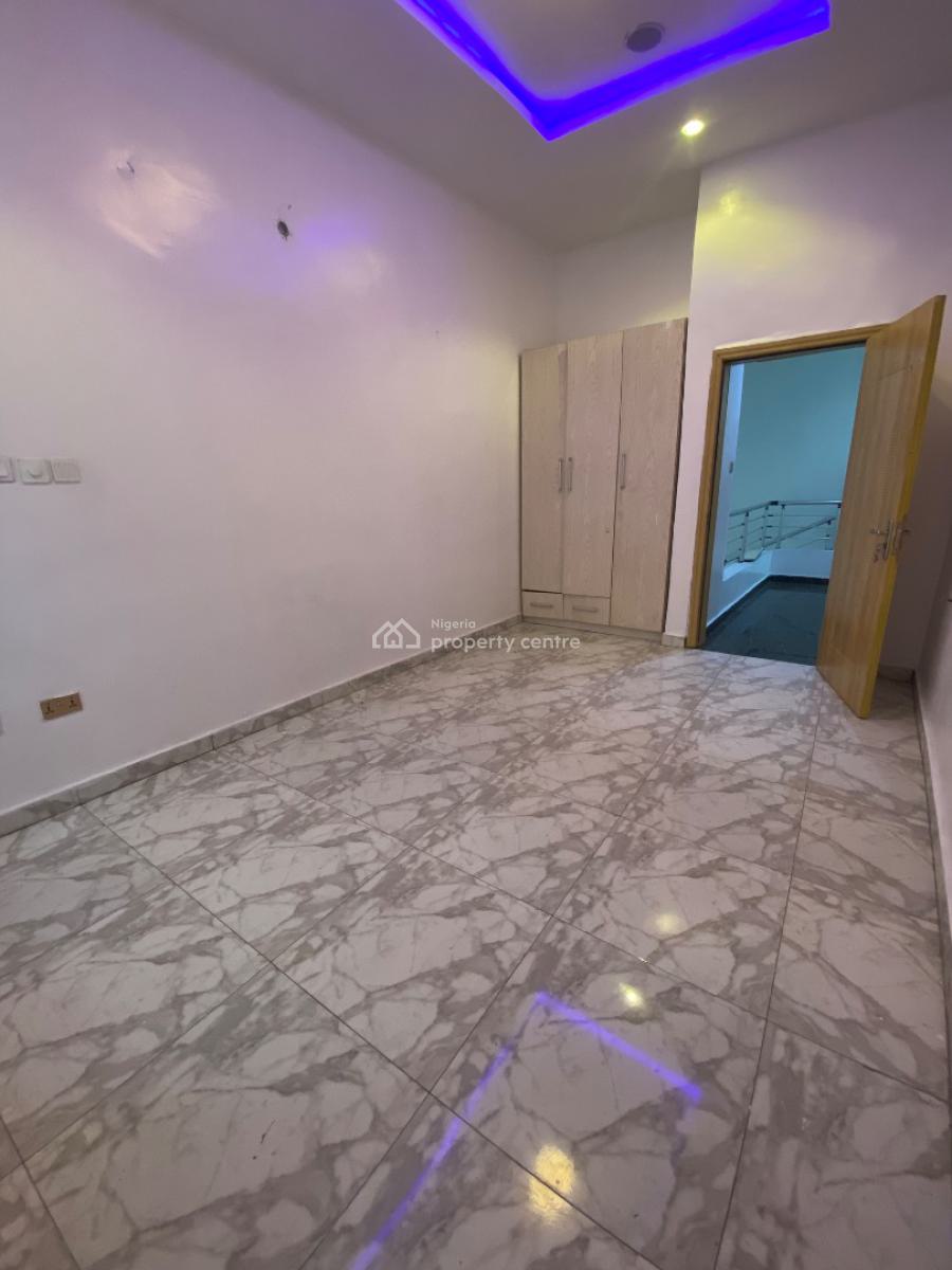 Single Room Upstairs in a Shared Apartment Available, Oral Estate, Lekki Expressway, Lekki, Lagos, Flat / Apartment for Rent