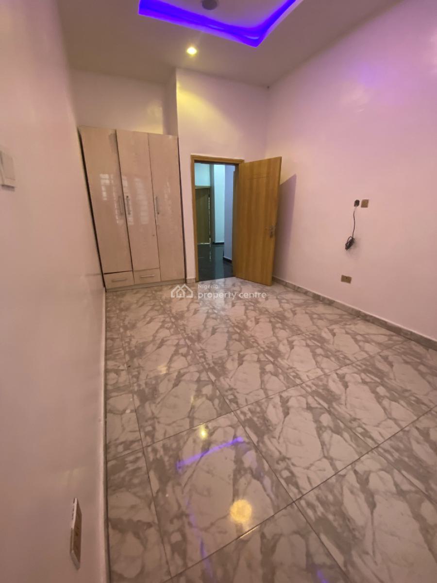 Single Room Upstairs in a Shared Apartment Available, Oral Estate, Lekki Expressway, Lekki, Lagos, Flat / Apartment for Rent